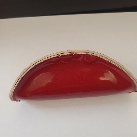 Rare Like-New Guess Butterfly Sunglasses - Picture 16 of 16